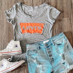 Levi’s Gray T-Shirt